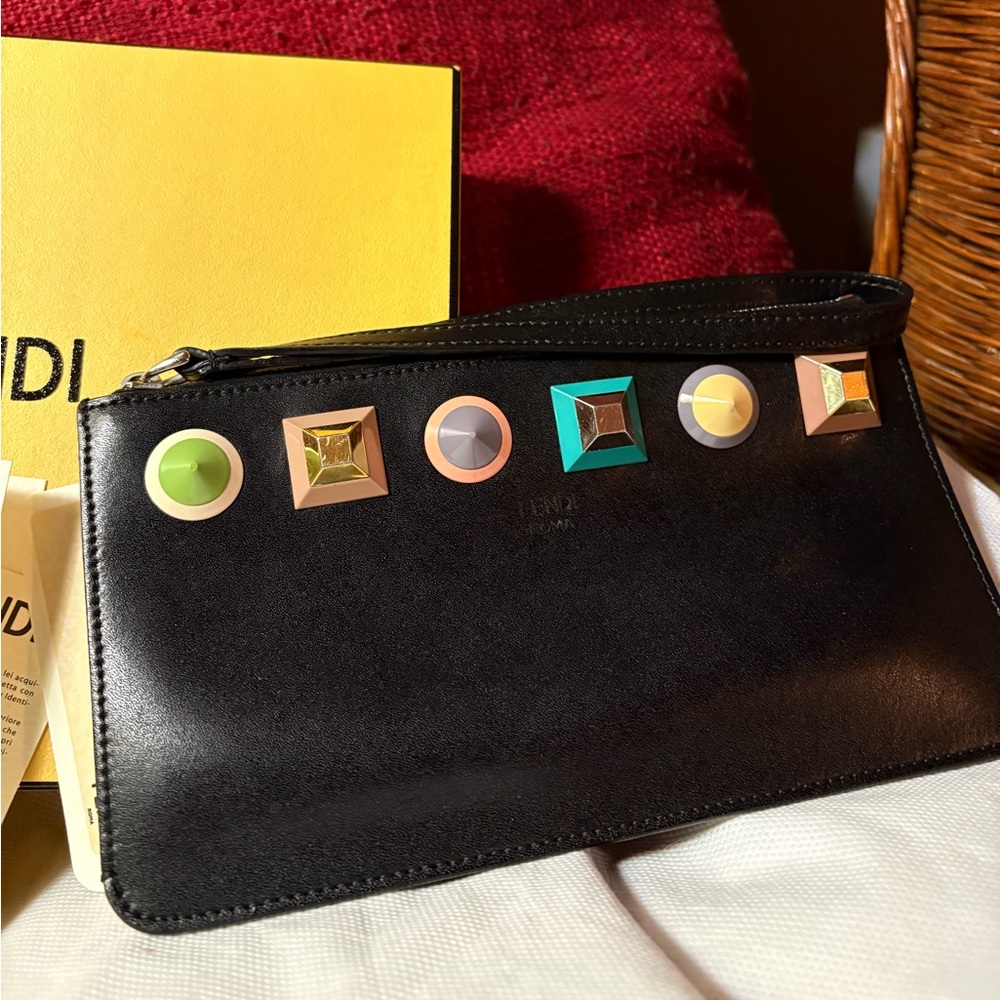 🔥FINAL DROP🔥💎Authentic,FENDI WRISTLET OR POUCH Comes w/ box and 
bag💎
